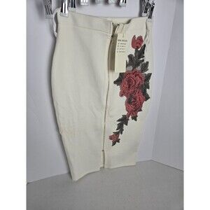 Mini Skirt White with Flower Embroidery Fashion Wild Cat Size Small